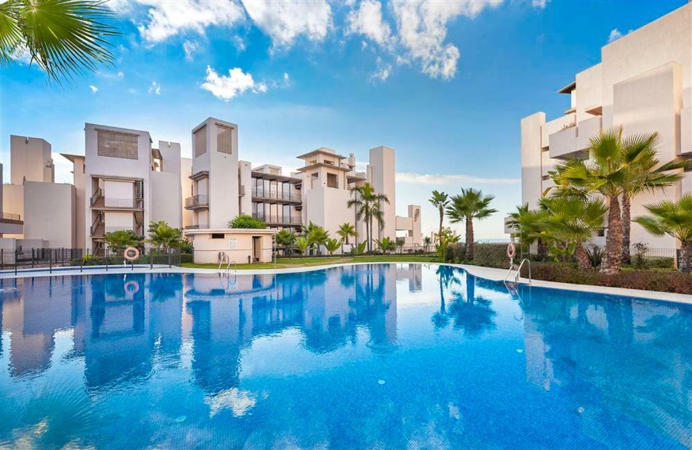 Bahia De La Plata Luxury Apartments Естепона Екстериор снимка